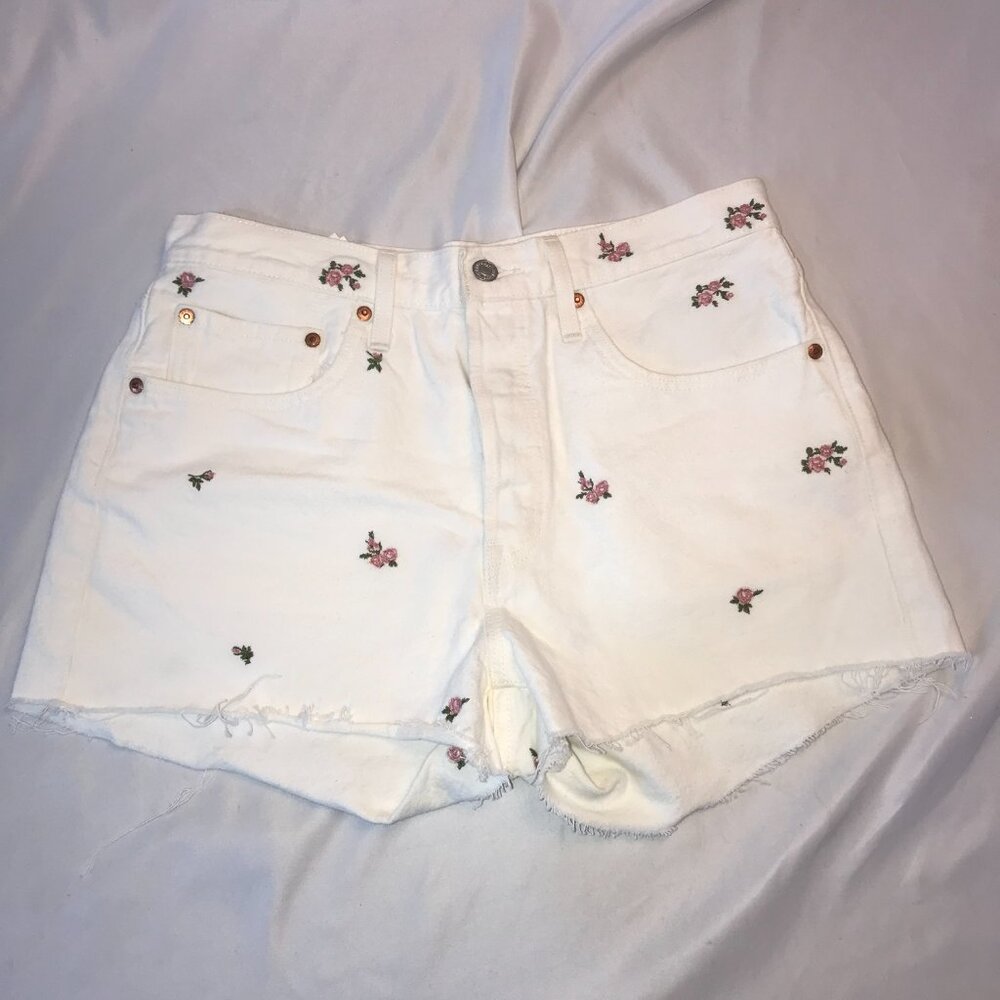 Levi's Levis Premium Women's 501 White Flower Shorts Jeans Size 30 Raw Hem - Picture 9 of 12